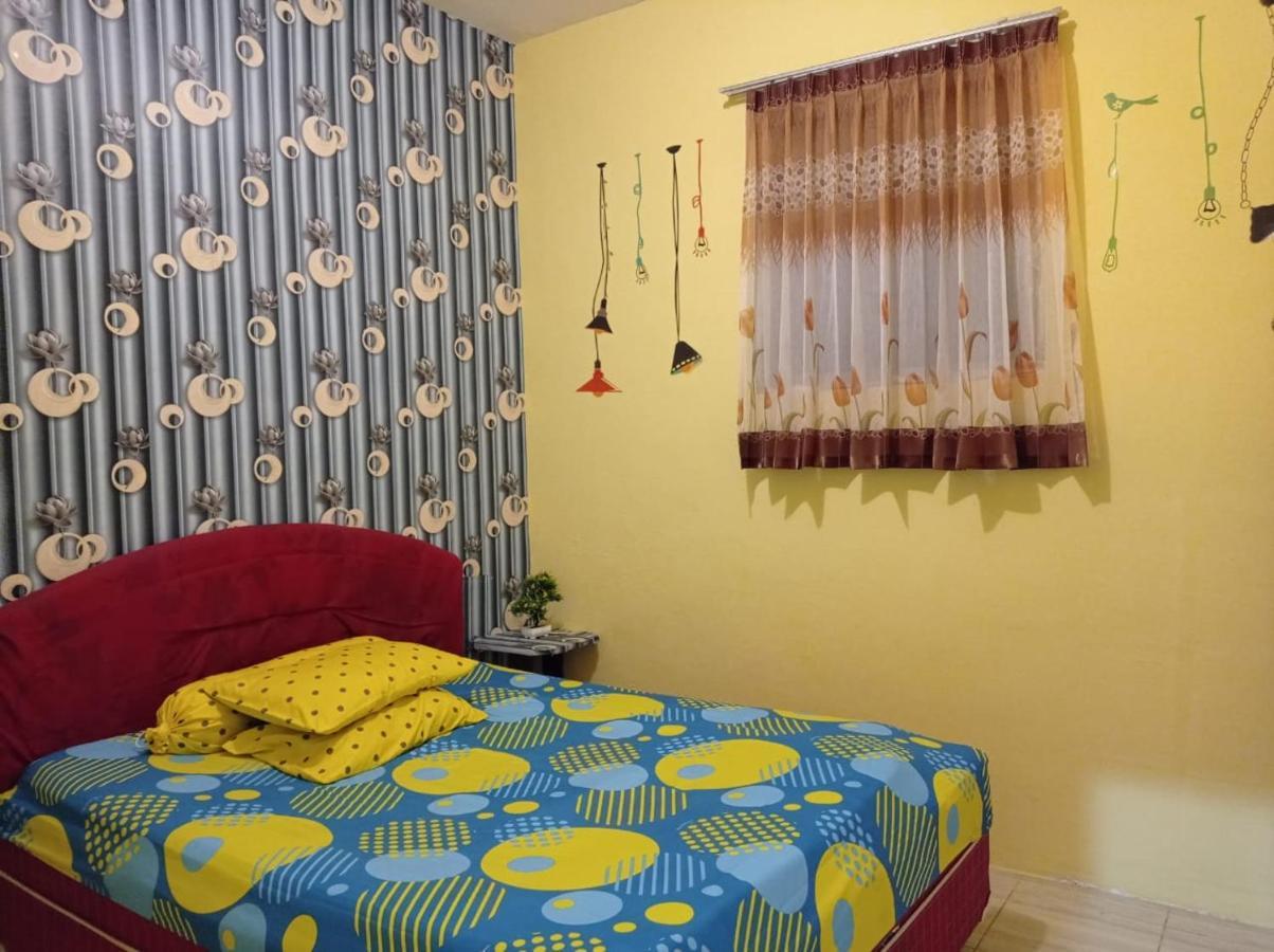Puncak Pinus And Pool Villa Batu  Exterior photo